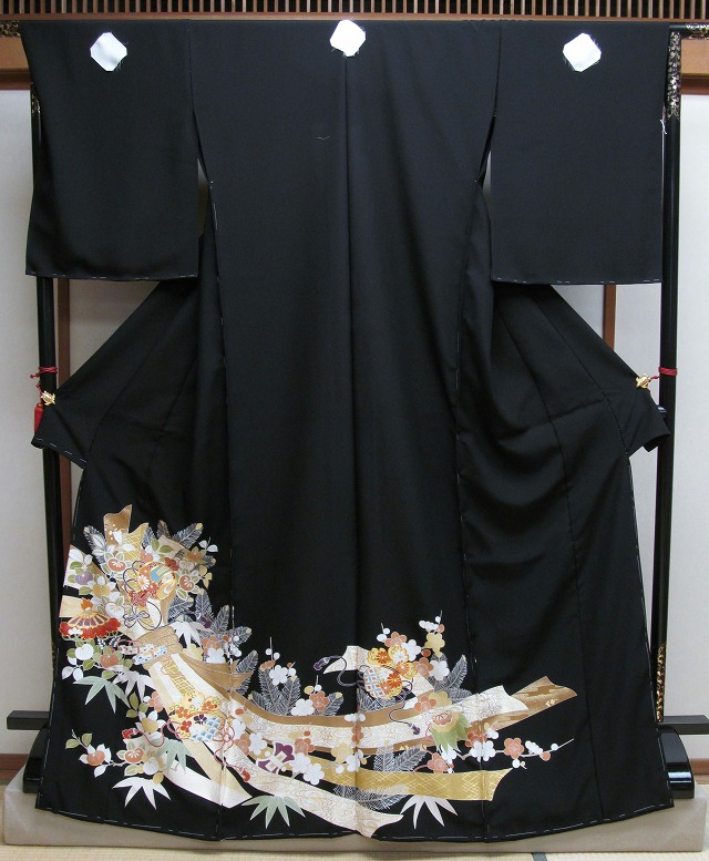京友禅黒留袖 ー 束熨斗（たばねのし）柄